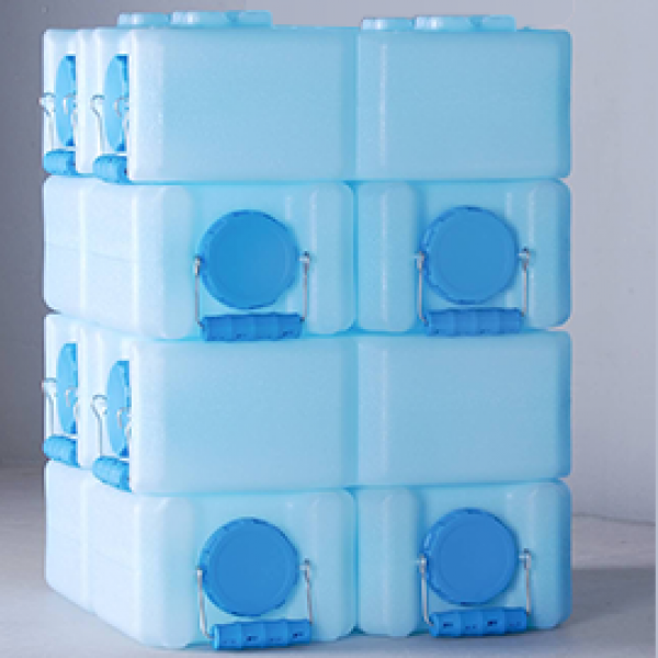 8 Stackable Water Storage Containers - 28 Gallons Total